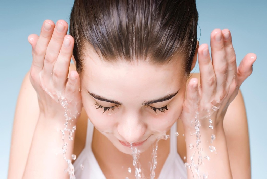 3 Reasons Why You Need a Face Cleansing Routine - Lanna World