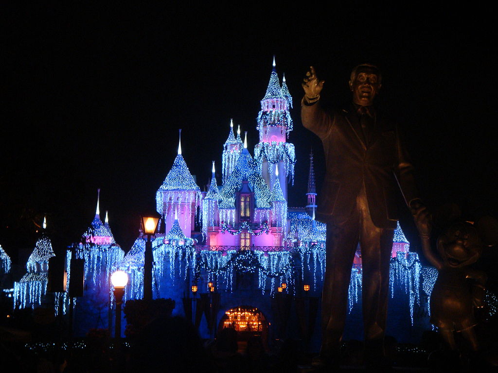 1024px-Disneyland_Sleeping_Beauty_Winter_Castle